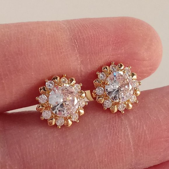 18K Yellow Gold Plated Flower White Diamond Zircon Stud Earrings Party Gift - Picture 2 of 6